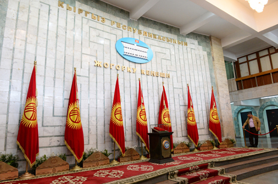 В Киргизии разразился парламентский кризис