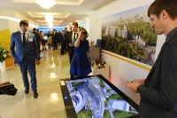 На стенде Центра аддитивных технологий внимание приковывал 3-D стол для демонстрации виртуальных презентаций