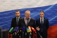 Лидер фракции ЛДПР Владимир Жириновский считает, что надо повышать расходы на развитие транспорта и строительство жилья. Он также предложил запустить в оборот все пахотные земли, с которых можно получить «миллионы тонн продовольствия».