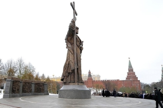 Владимир Путин открыл памятник князю Владимиру
