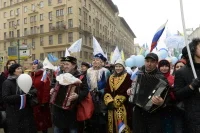 Народы России празднуют День народного единства в Москве. Праздничное шествие по Тверской улице.