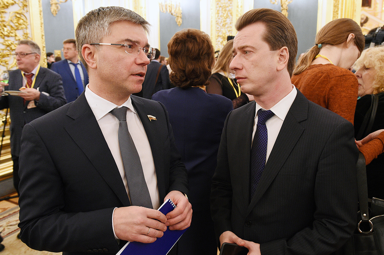 Депутаты Государственной Думы от "Единой России" Евгений Ревенко и Владимир Бурматов