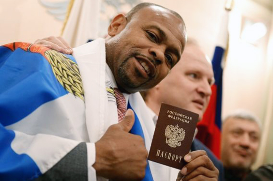 Россияне одобрили предоставление гражданства зарубежным артистам и спортсменам