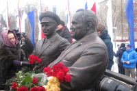 Памятник и мемориальную доску открыли Королёву в день его 110-летия