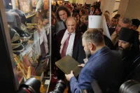 Геннадий Зюганов во время осмотра выставки