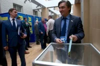 Заместитель председателя комитета Госдумы по информационной политике, информационным технологиям и связи Андрей Свинцов отдал свой голос за Владимира Жириновского