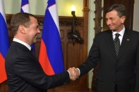 Медведев и Пахор выразили надежду на стабилизацию ситуации в Донбассе 