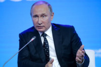 Путин поручил активнее привлекать студентов в стройотряды