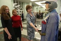 Вентиляционный костюм Терешковой многие пытались попробовать на ощупь