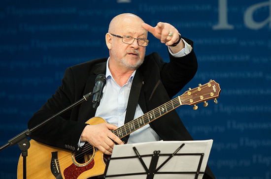 «Я болен Донбассом, не скрою. Скажи мне, чем болен Донбасс?»