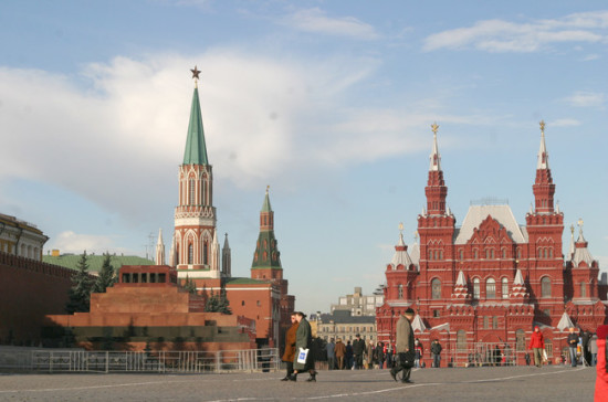 Опрос: россияне стали меньше ощущать угрозу военного нападения