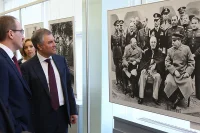 Спикера Госдумы Вячеслава Володина заинтересовал исторический снимок со встречи Сталина, Рузвельта и Черчилля в Ялте в 1945 году