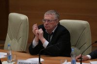 Жириновский предложил выпустить людей из тюрем
