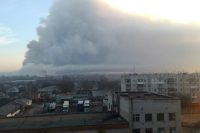 Почти 20 тыс. человек эвакуированы из-за пожара на военном складе Харькова