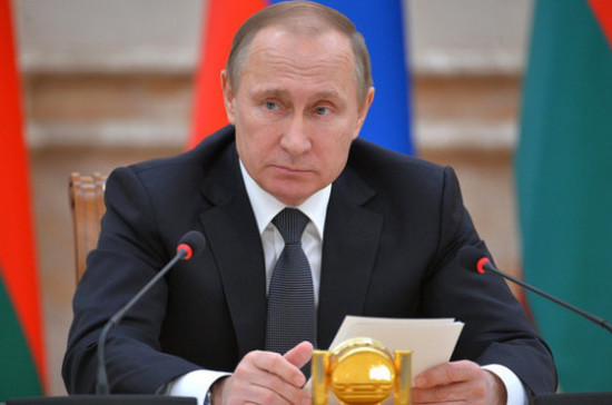Путин поручил Минобороны и ФСБ обеспечить защиту национальных интересов России в Арктике