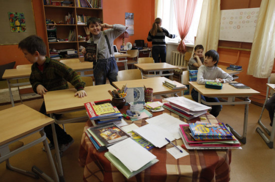 ВЦИОМ: россияне видят своих детей врачами, военными и юристами