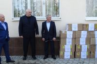 Депутат Госдумы привёз адыгейским малоимущим одежду на 150 000 рублей