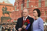 - Люди, наконец, почувствовали и поняли, что им объявлена война, - подчеркнул Геннадий Зюганов. - Это война информационная и психологическая, война санкций, война против будущего молодежи, а также террористическая война – самая ужасная и мерзкая. В ней гибнут и дети, и старики, и студенты, и школьники. Сам факт теракта, который был проведен после учебной смены в школе и университете свидетельствует о том, какая подлая и мерзкая эта война.