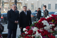 Депутаты «Единой России» почтили память жертв теракта в петербургском метро