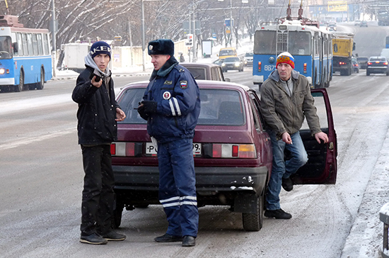 Полицейские могут получить право проникать на участки и вскрывать автомобили