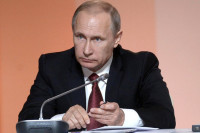 Путин призвал продолжить борьбу с пересмотром истории