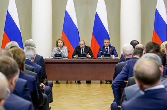 Владимир Путин призвал парламентариев учитывать запросы общества