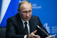 Власти не откажутся от плавающего курса рубля, заявил Путин 