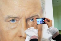 Художник Россин подарил партии ЛДПР портрет Владимира Жириновского
