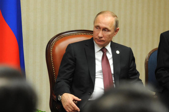 Путин поручил ФАС контролировать исполнение закона о торговле крупными сетями