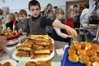Школьные завтраки и обеды подведут под стандарт