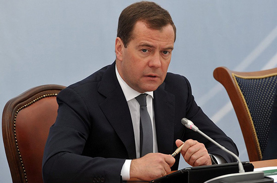 Медведев распорядился обеспечить сопровождение ГИБДД первым лицам ФИФА и участникам Кубка конфедераций