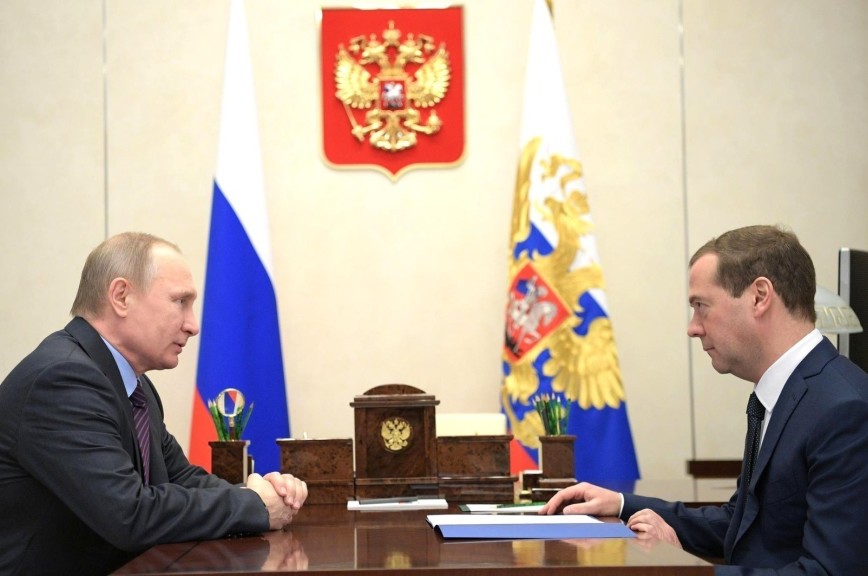 Путин поручил Медведеву обеспечить защищённость персональных данных россиян