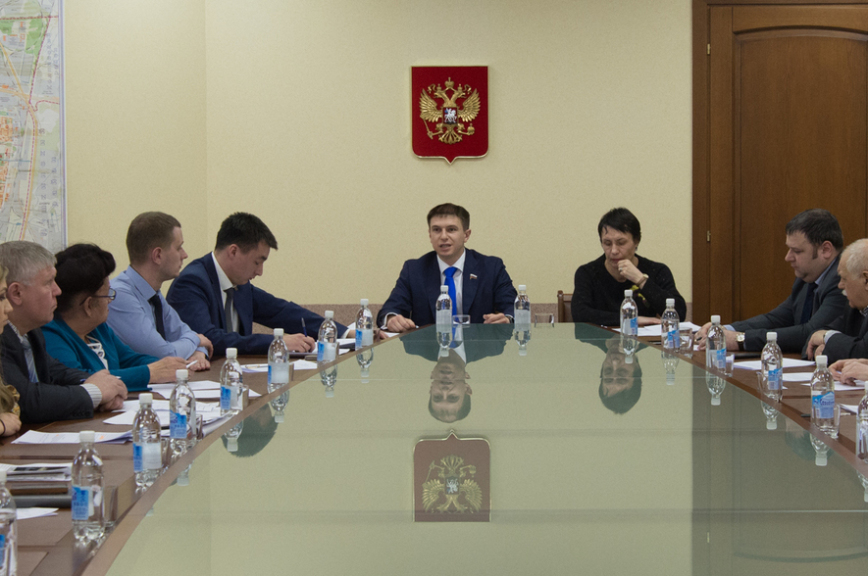 Депутат Романов встретился с партийцами Фрунзенского района