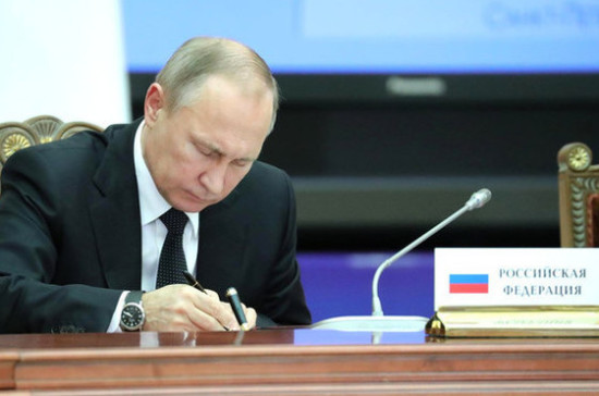 Путин назначил главу Росатома членом набсовета Роскосмоса