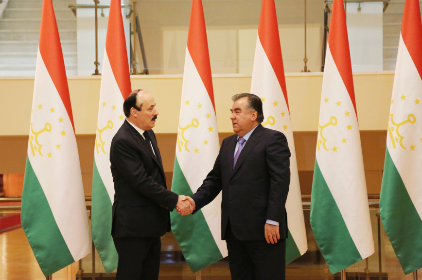 Глава Дагестана и президент Таджикистана обсудили межрегиональное сотрудничество