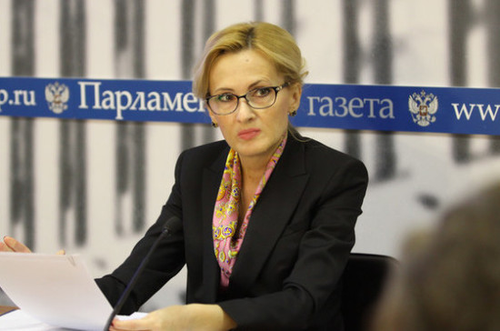 Яровая назвала типуном на язык для украинцев запрет Киева на российские каналы