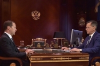 Медведев обсудил экономическое развитие Астраханской области с губернатором Жилкиным
