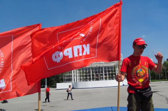 На мероприятия КПРФ в честь столетия Октябрьской революции подано более ста заявок из-за рубежа