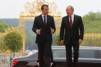 Путин: интересы России и Франции важнее политической конъюнктуры
