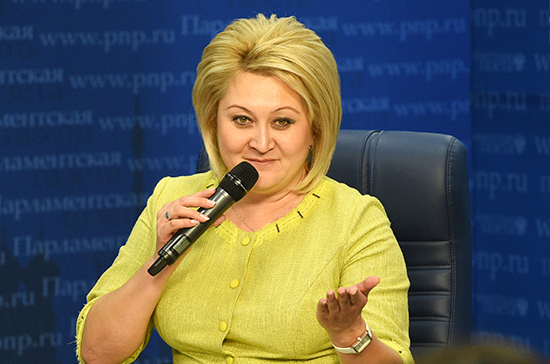 Гумерова: сенаторы продолжат работать над возвращением психологов в школы