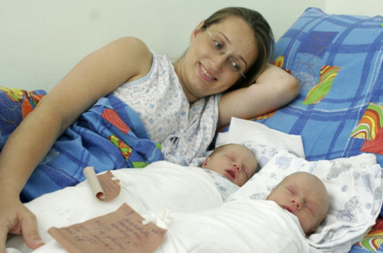 Молодым мамам в Петербурге заплатят по 50 тысяч рублей