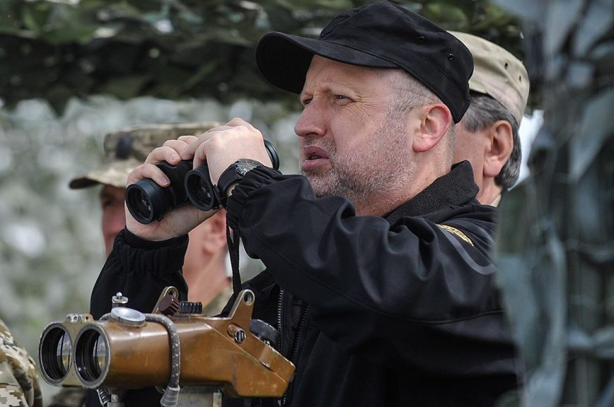 Турчинов призвал ввести визовый режим с РФ 