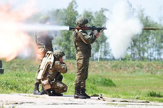 Военные сборы с участием депутатов Госдумы завершились стрельбами 