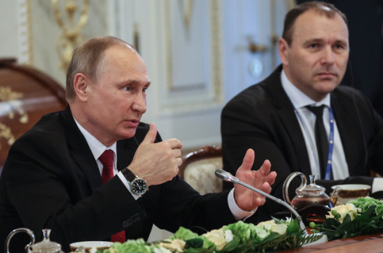Путин встретился с Додоном в рамках ПМЭФ