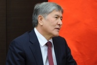 Атамбаев законодательно защитил квоты для женщин и молодёжи в парламенте Киргизии 