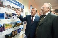 Губернатор Алтайского края Александр Карлин и лидер фракции ЛДПР Владимир Жириновский