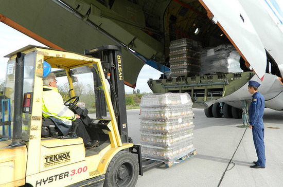 Военные РФ вручили продовольственные пакеты и оказали медпомощь инвалидам Латакии