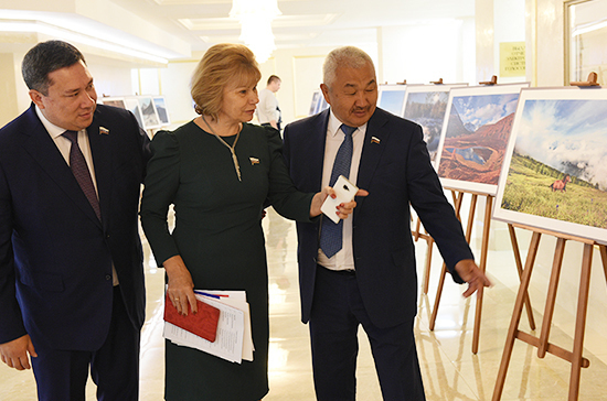 Фотовыставка природы Алтая открылась в Совфеде