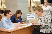Глядя на своих коллег, всё больше депутатов хотели принять участие в донорской акции