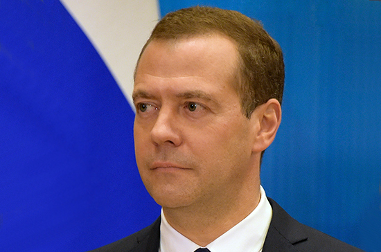 Медведев призвал НКО вместе оказывать услуги россиянам